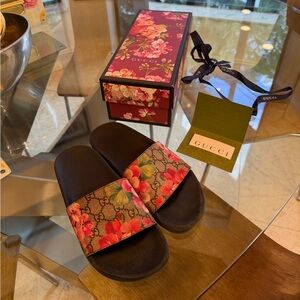 Gucci Brown GG Canvas Slides with Pink Floral Strap